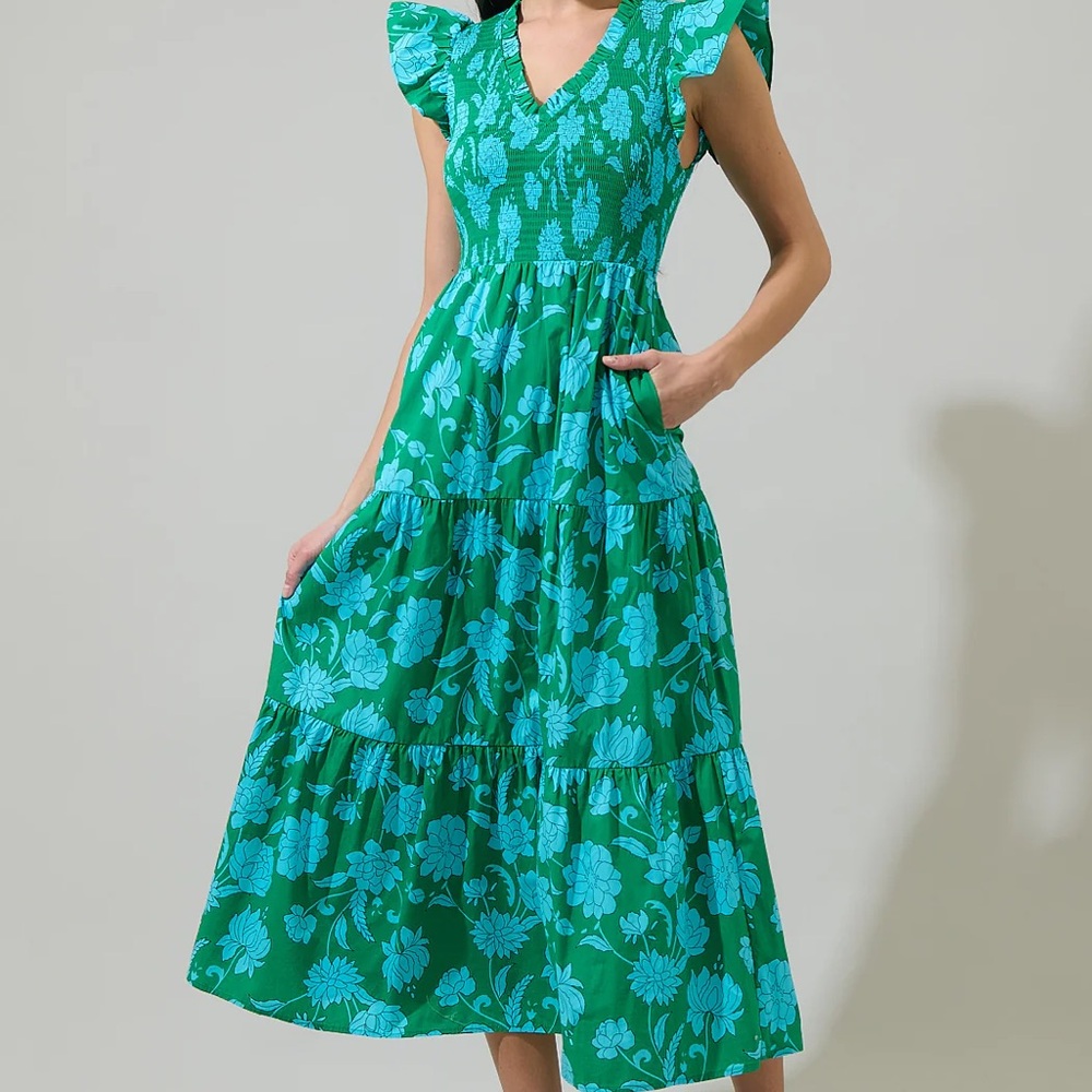 NWOT Sugarlips Waterlilly Floral Tiered Midi Dress